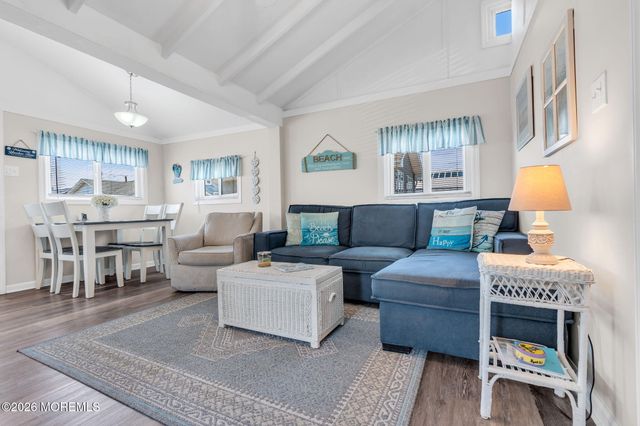 15 E Bayberry Way, Lavallette, NJ 08735