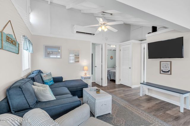 15 E Bayberry Way, Lavallette, NJ 08735