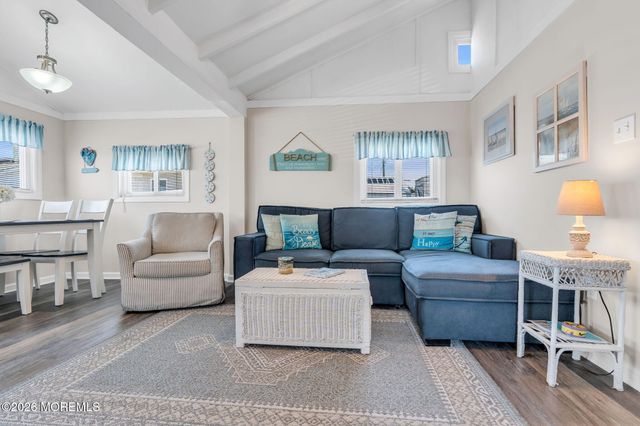 15 E Bayberry Way, Lavallette, NJ 08735