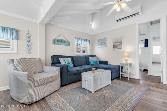 15 E Bayberry Way, Lavallette, NJ 08735