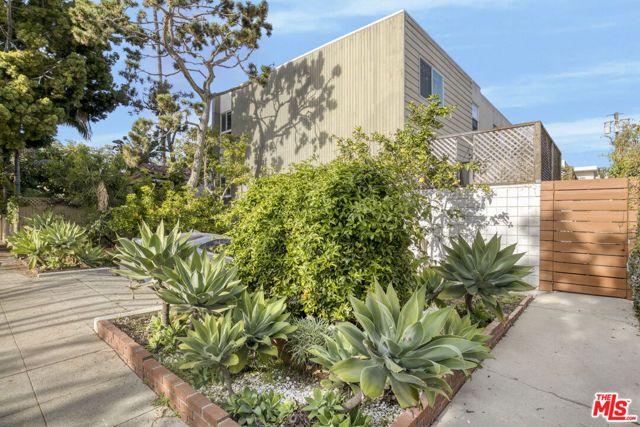 1507 Berkeley Street, Santa Monica, CA 90404
