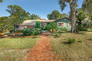 1438 CRESTVIEW DR, Mount Dora, FL 32757