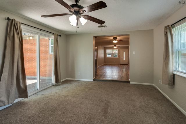 1107 W LOUISA AVENUE, Iowa Park, TX 76367