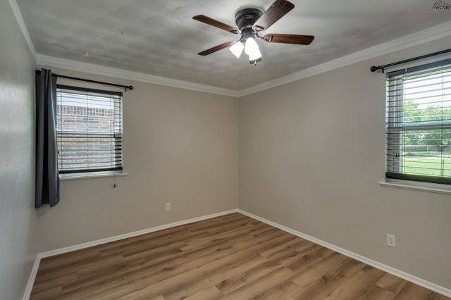 1107 W LOUISA AVENUE, Iowa Park, TX 76367