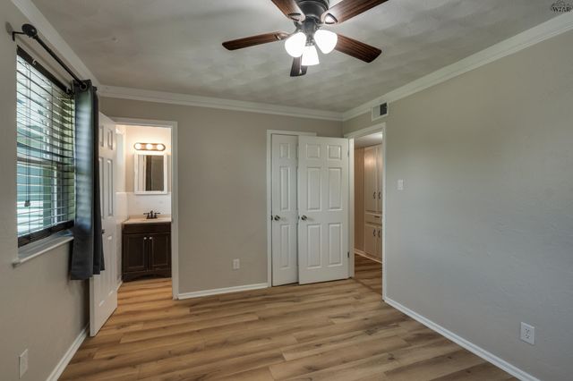 1107 W LOUISA AVENUE, Iowa Park, TX 76367