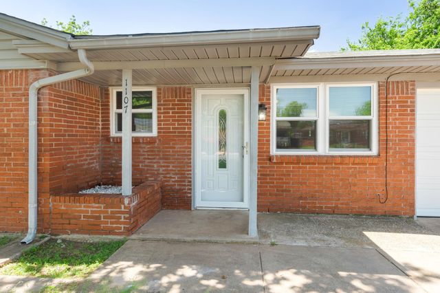 1107 W LOUISA AVENUE, Iowa Park, TX 76367