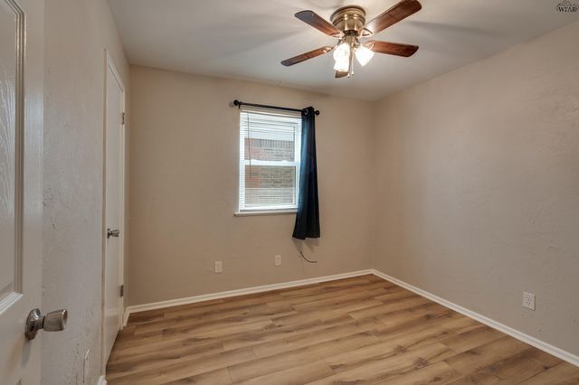 1107 W LOUISA AVENUE, Iowa Park, TX 76367