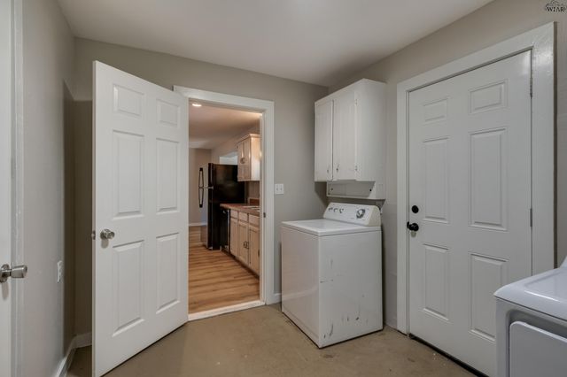 1107 W LOUISA AVENUE, Iowa Park, TX 76367