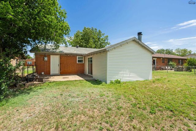 1107 W LOUISA AVENUE, Iowa Park, TX 76367