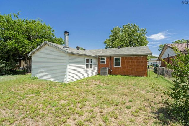 1107 W LOUISA AVENUE, Iowa Park, TX 76367