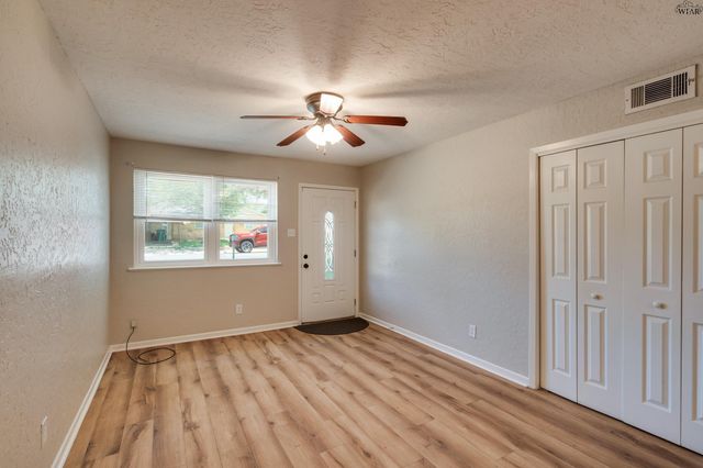 1107 W LOUISA AVENUE, Iowa Park, TX 76367