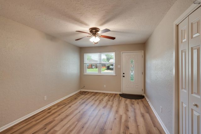 1107 W LOUISA AVENUE, Iowa Park, TX 76367