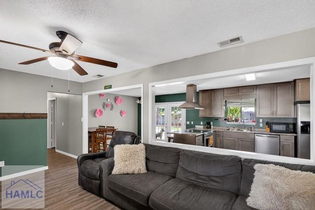 204 Honeylane Circle, Hinesville, GA 31313