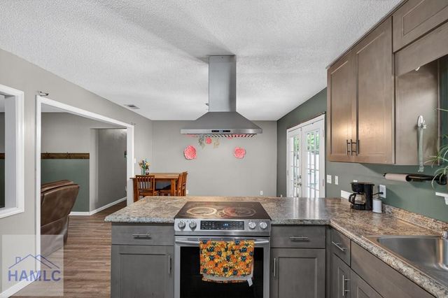 204 Honeylane Circle, Hinesville, GA 31313