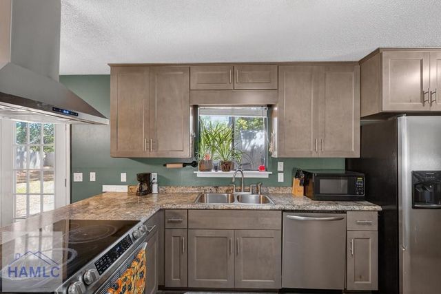 204 Honeylane Circle, Hinesville, GA 31313