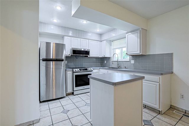 4505 College View Drive, Dayton, OH 45417