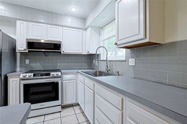 4505 College View Drive, Dayton, OH 45417