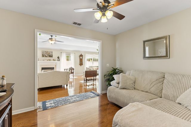 644 Village Green Cir, Murfreesboro, TN 37128