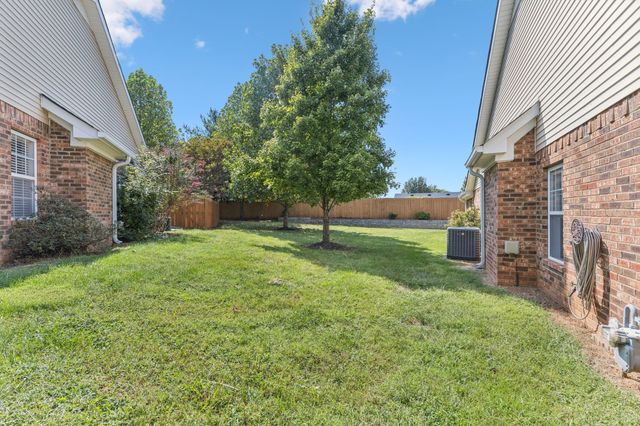 644 Village Green Cir, Murfreesboro, TN 37128