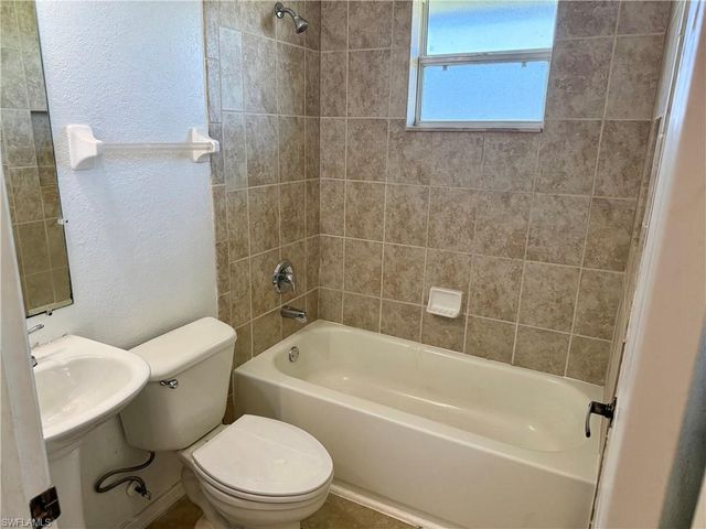 544 SE 7th ST, Cape Coral, FL 33990