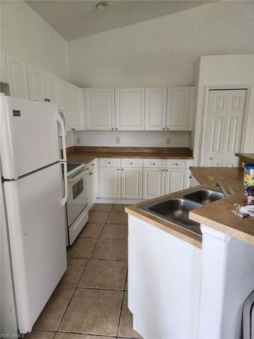 544 SE 7th ST, Cape Coral, FL 33990