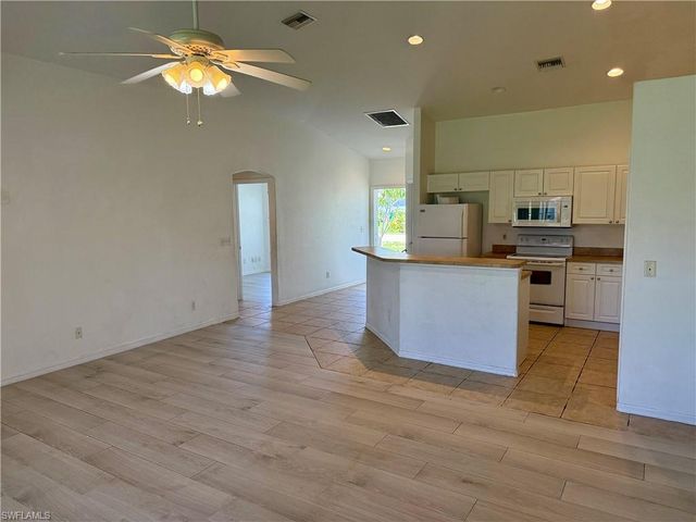 544 SE 7th ST, Cape Coral, FL 33990