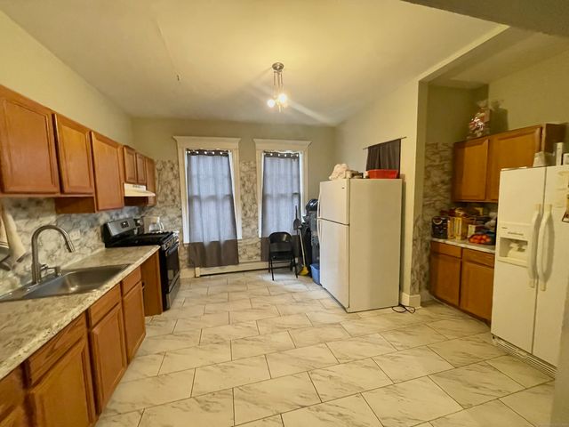 572 Elm Street, New Haven, CT 06511
