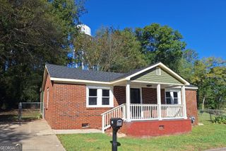 713 Ave H, West Point, GA 31833