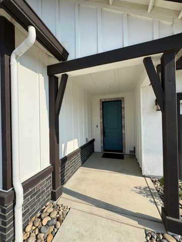 176 N Ocean Court, Tulare, CA 93274