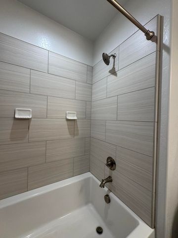 176 N Ocean Court, Tulare, CA 93274