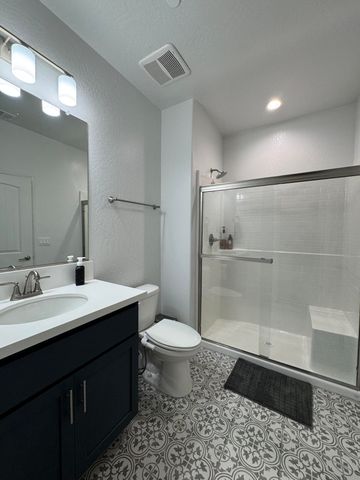 176 N Ocean Court, Tulare, CA 93274