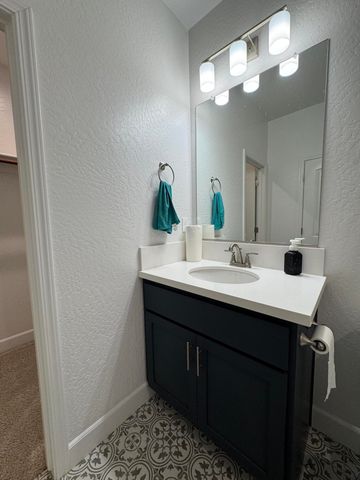 176 N Ocean Court, Tulare, CA 93274