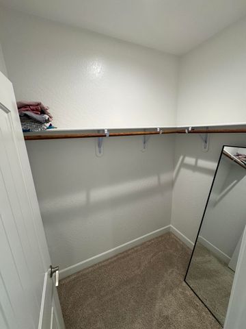 176 N Ocean Court, Tulare, CA 93274