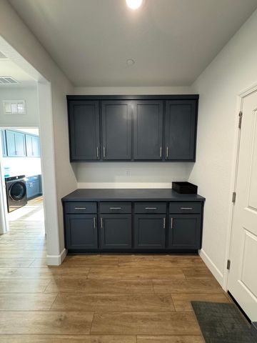 176 N Ocean Court, Tulare, CA 93274