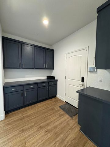 176 N Ocean Court, Tulare, CA 93274