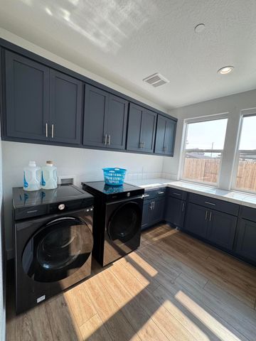 176 N Ocean Court, Tulare, CA 93274