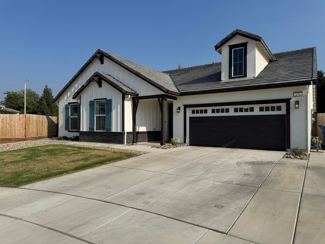 176 N Ocean Court, Tulare, CA 93274