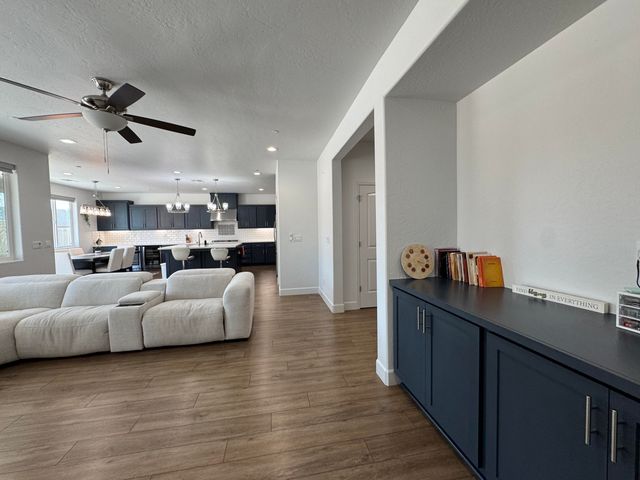 176 N Ocean Court, Tulare, CA 93274