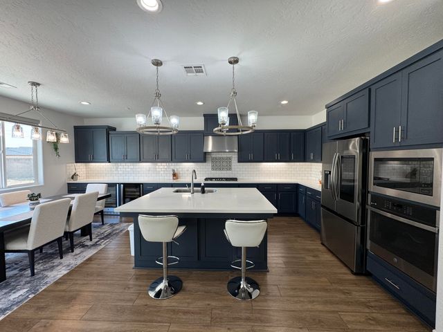 176 N Ocean Court, Tulare, CA 93274