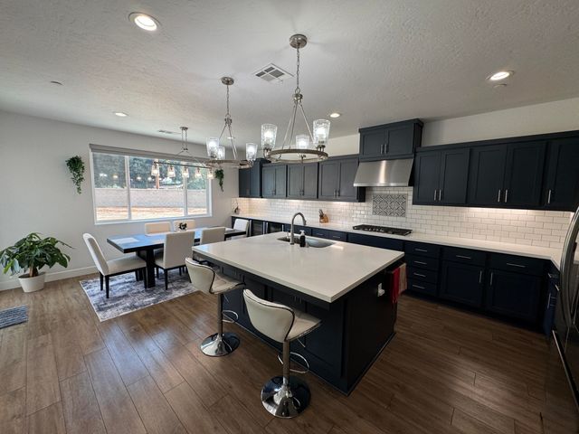 176 N Ocean Court, Tulare, CA 93274