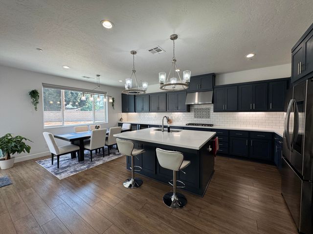 176 N Ocean Court, Tulare, CA 93274