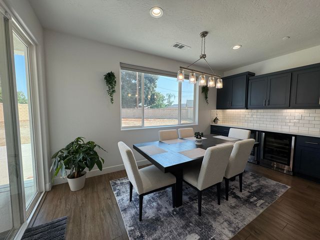 176 N Ocean Court, Tulare, CA 93274