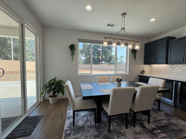 176 N Ocean Court, Tulare, CA 93274