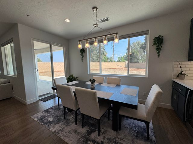 176 N Ocean Court, Tulare, CA 93274