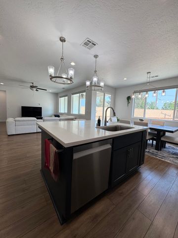 176 N Ocean Court, Tulare, CA 93274