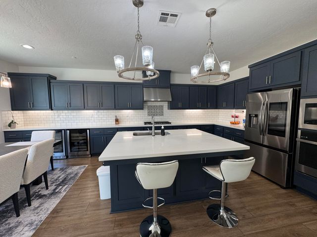 176 N Ocean Court, Tulare, CA 93274