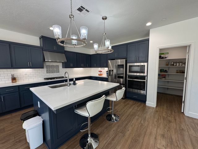 176 N Ocean Court, Tulare, CA 93274