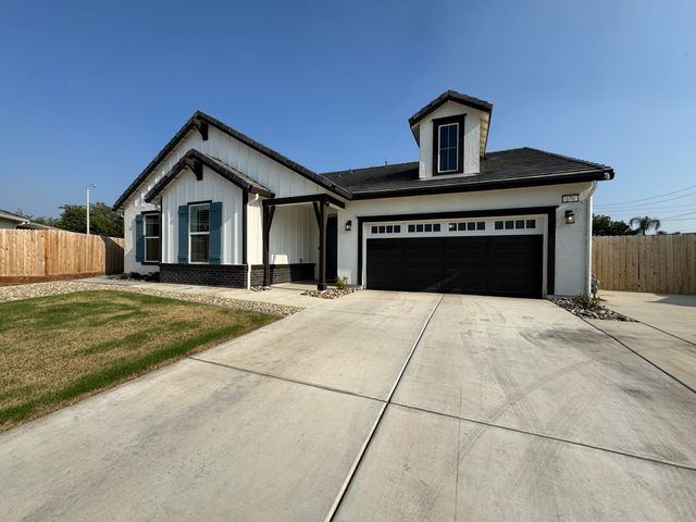 176 N Ocean Court, Tulare, CA 93274
