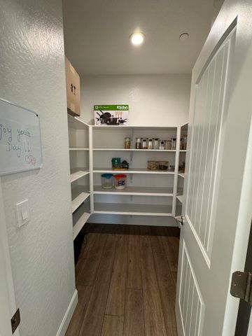 176 N Ocean Court, Tulare, CA 93274