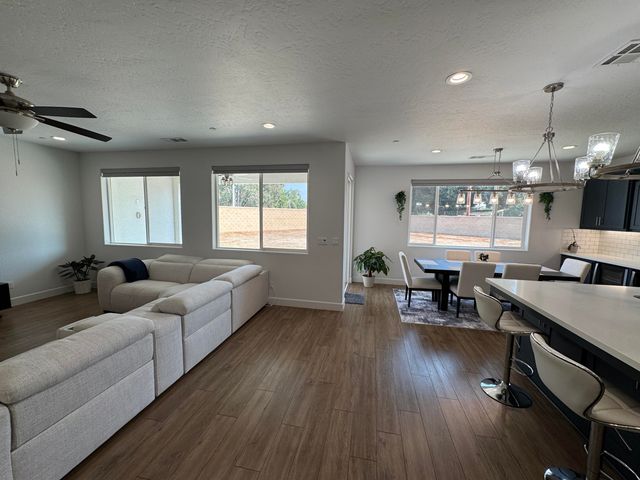 176 N Ocean Court, Tulare, CA 93274